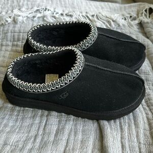 Black Ugg Tasman slippers